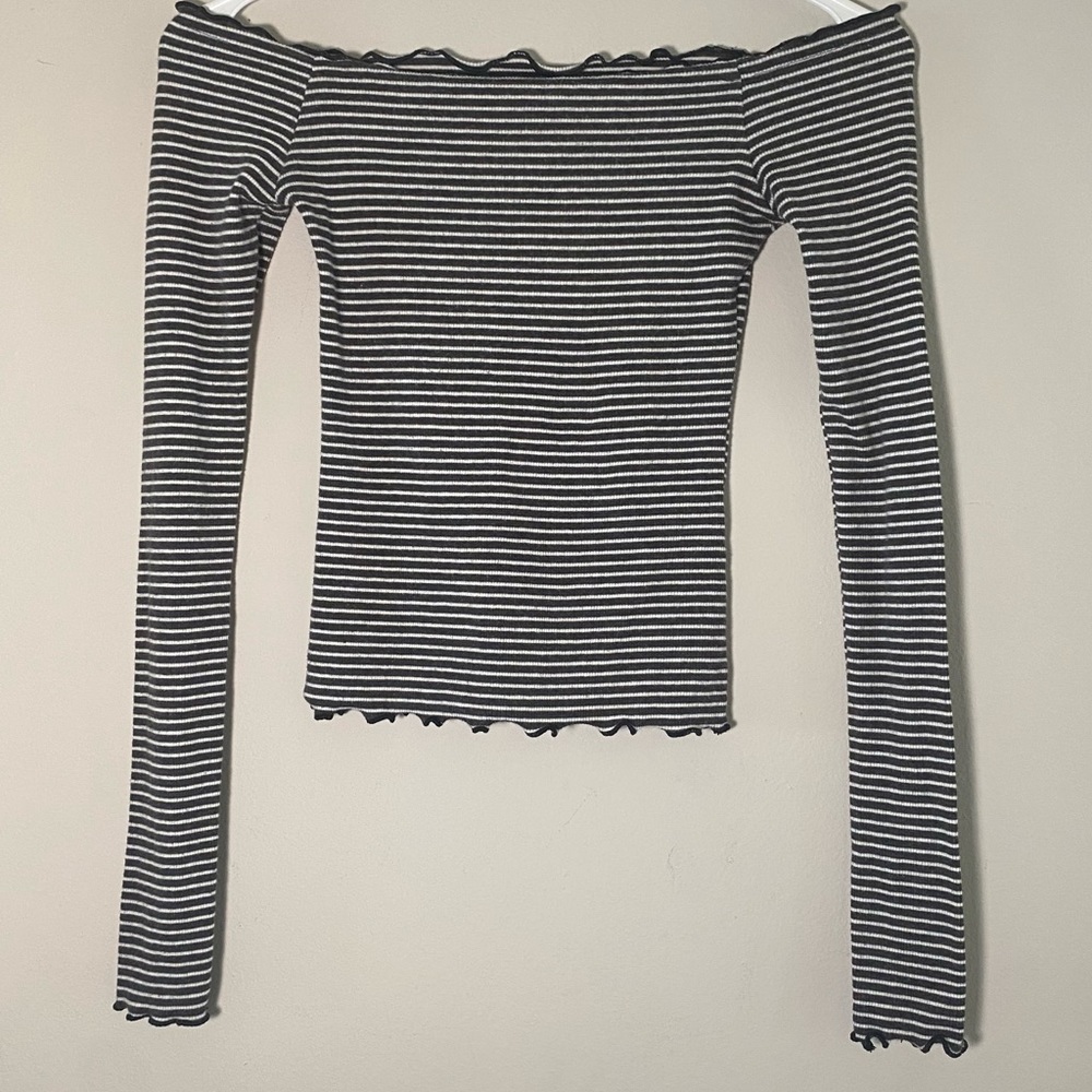 hollister • off the shoulder stretchy long sleeve